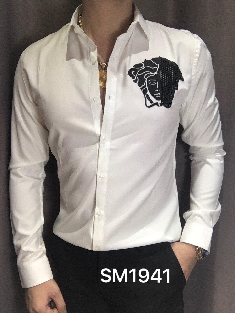 Sơ mi Versace dài tay đen hoạ tiết vàng size 46 #11 Sơ mi Versace dài tay đen hoạ tiết vàng size 46